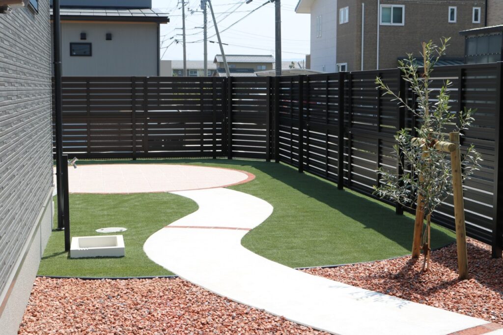 益田市で施工した目隠しフェンス事例