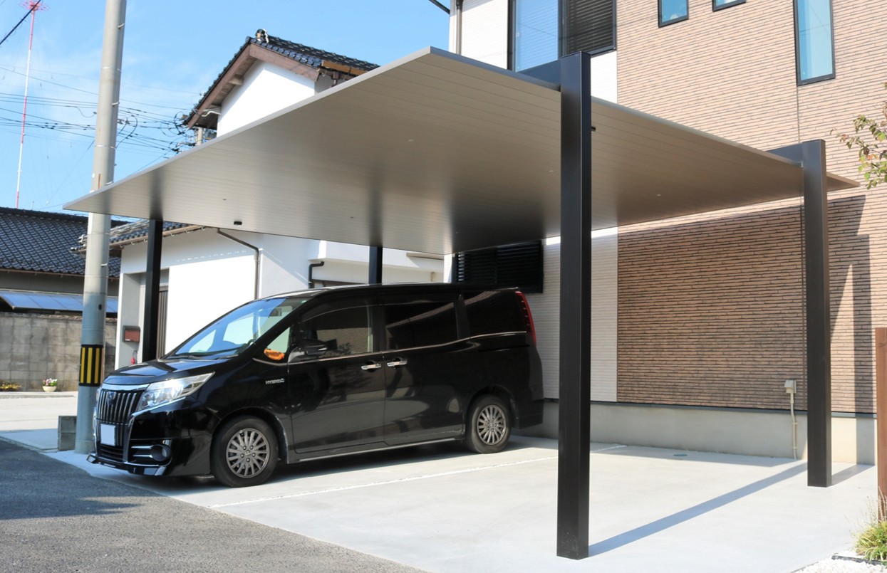 益田市で施工したカーポートのある駐車スペース