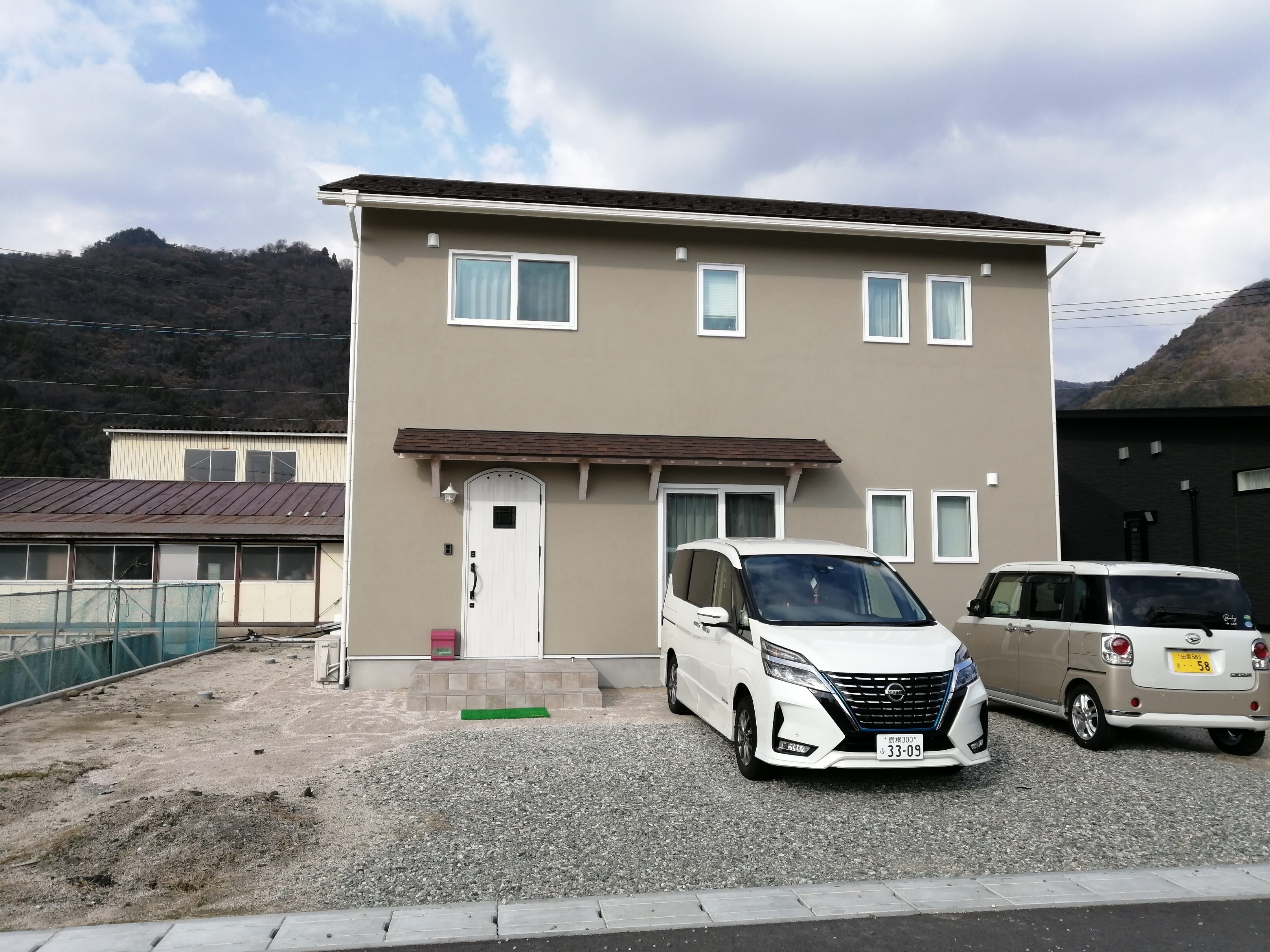 益田市 外構リフォーム前の駐車スペース