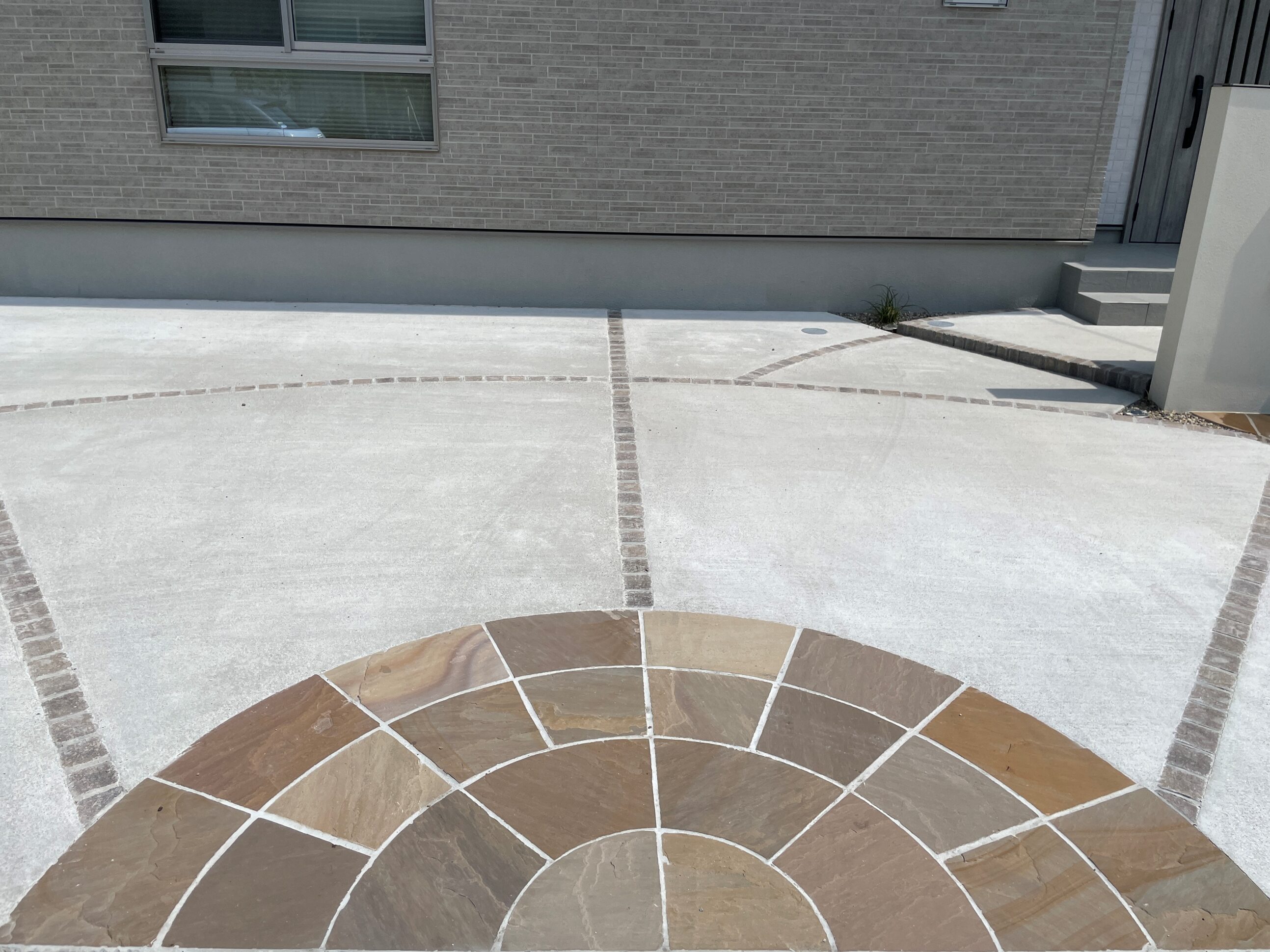 益田市 外構リフォーム 石張りアプローチと駐車場のデザイン事例