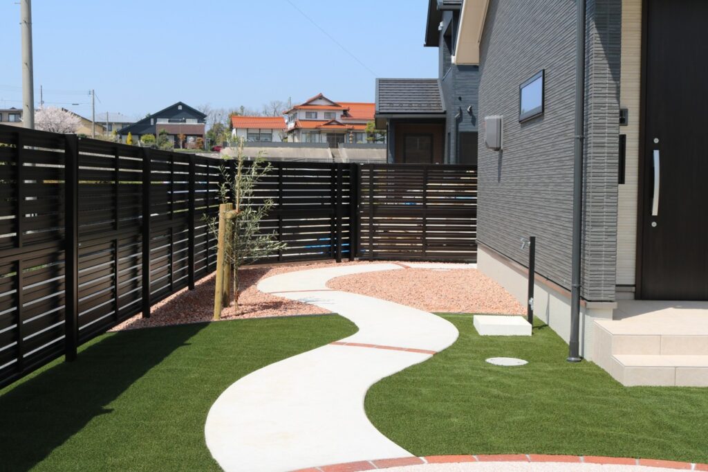 益田市で施工した目隠しフェンス事例