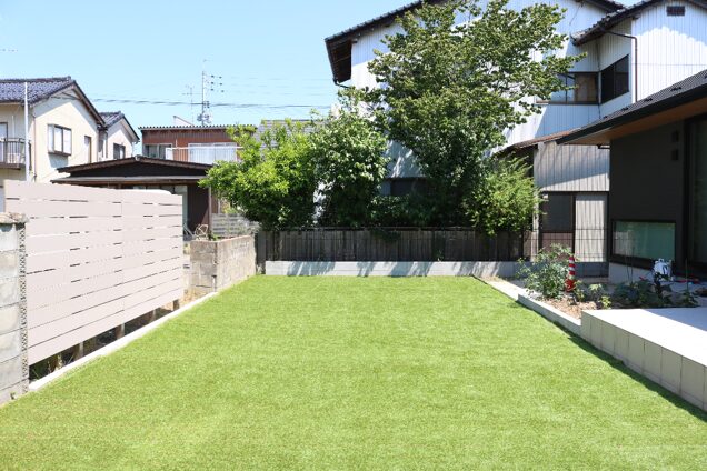 益田市 外構工事 芝生を敷いた広い庭の事例