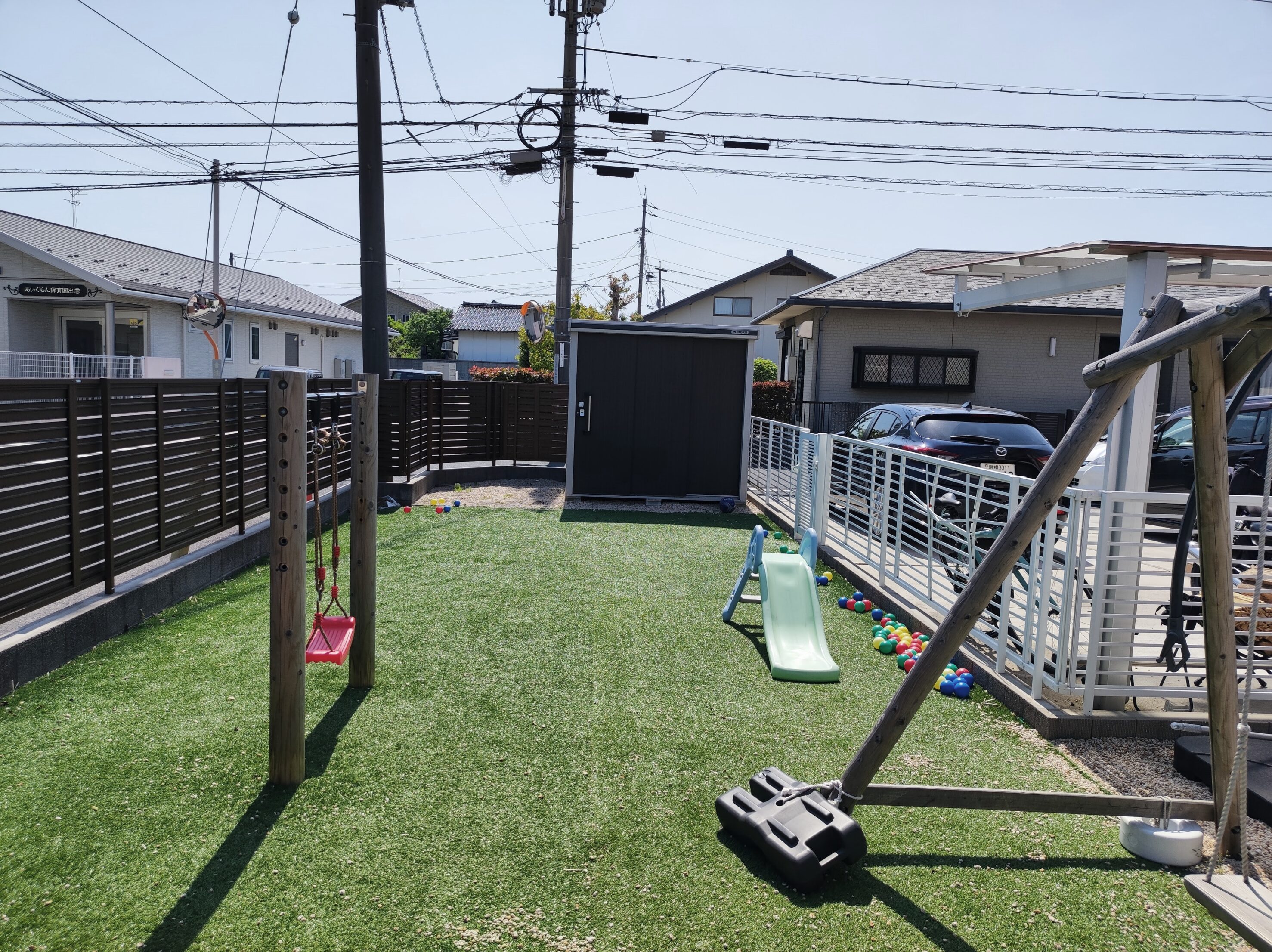 益田市 外構工事 子供が遊べる庭のブランコと人工芝スペース