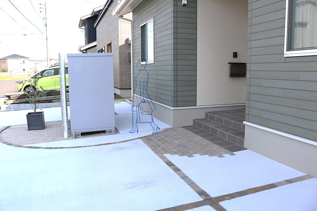 益田市 木目調フェンス付き駐輪場 外構施工事例