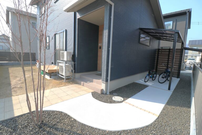 益田市 サイクルポート設置工事 シンプルで使いやすいデザイン