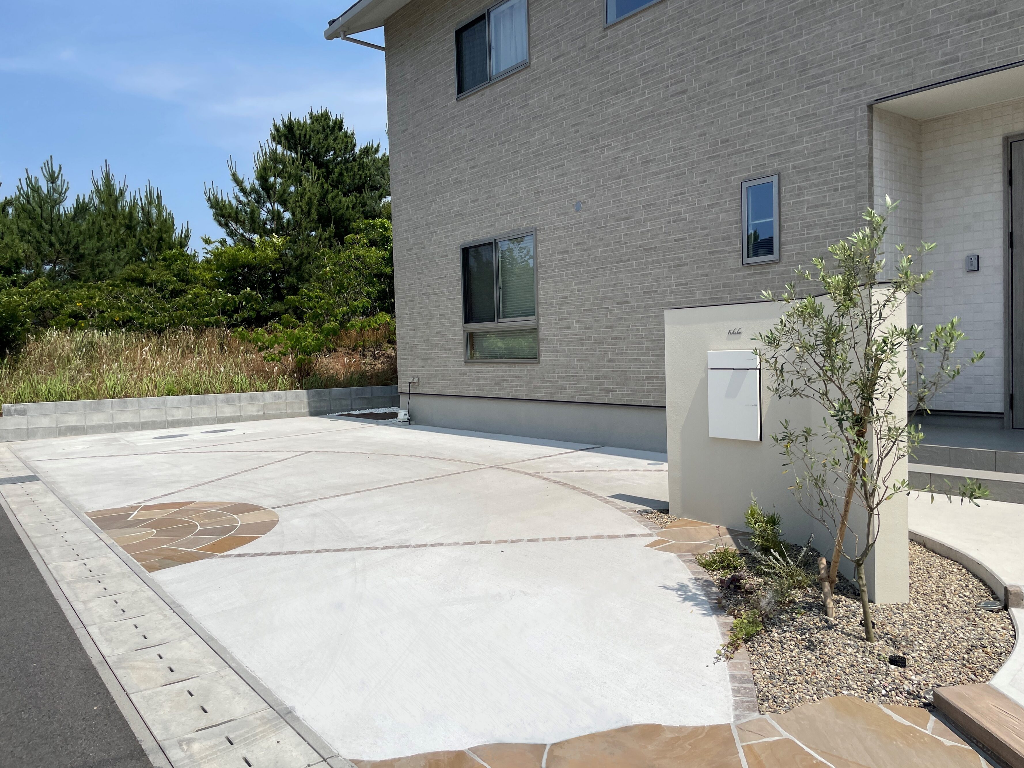 益田市 外構リフォーム 駐車場拡張後の全景