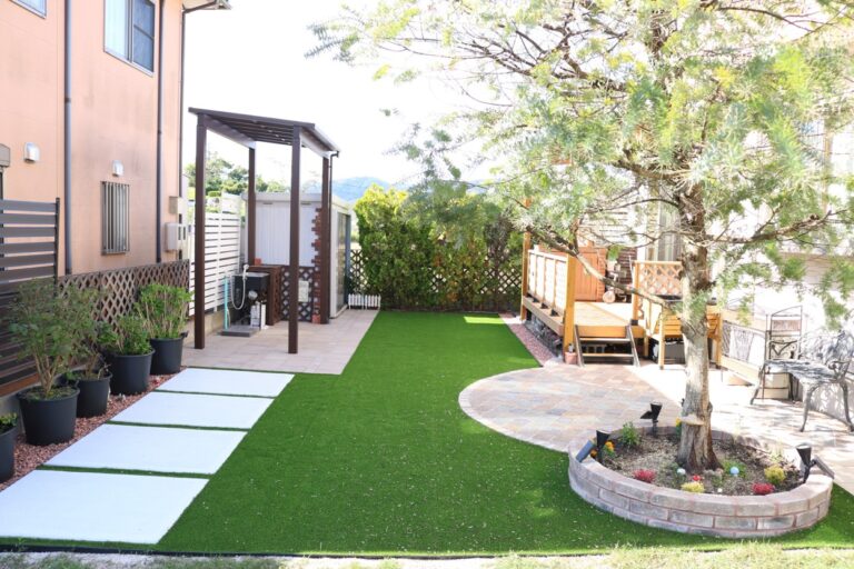 益田市の住宅で子どもが安心して遊べる人工芝の庭施工例