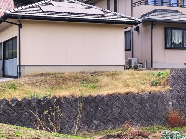 益田市 外構リフォーム 危険な急傾斜地の施工前の様子