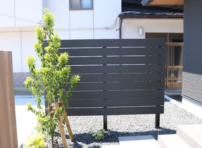 益田市 外構リフォーム 植栽と門柱を取り入れたアプローチ