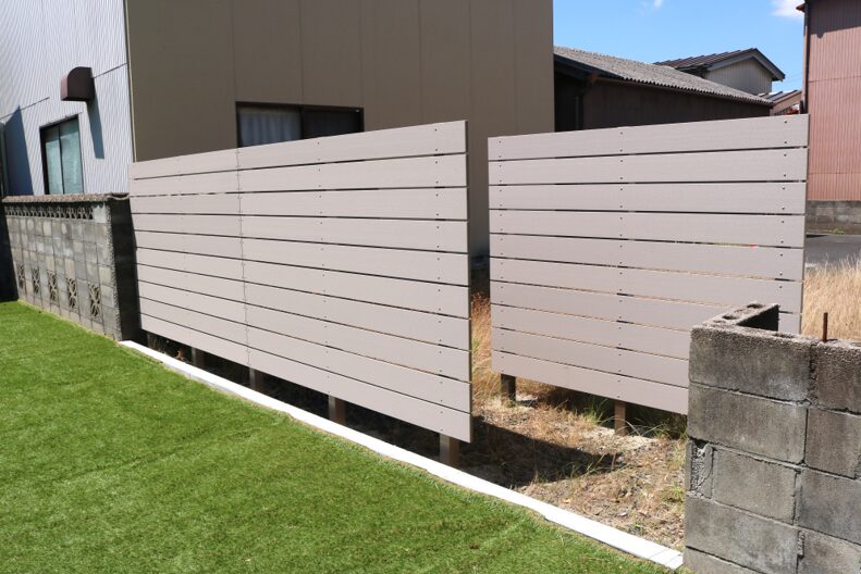 益田市 外構リフォーム プライバシー確保のための目隠しフェンス施工