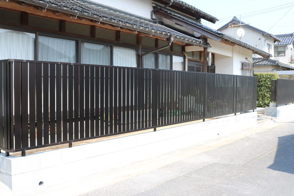 益田市 外構工事 ブロック塀リフォーム後のフェンス付きデザイン
