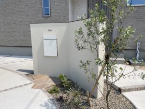 益田市 外構工事 門壁と植栽を取り入れたエントランス
