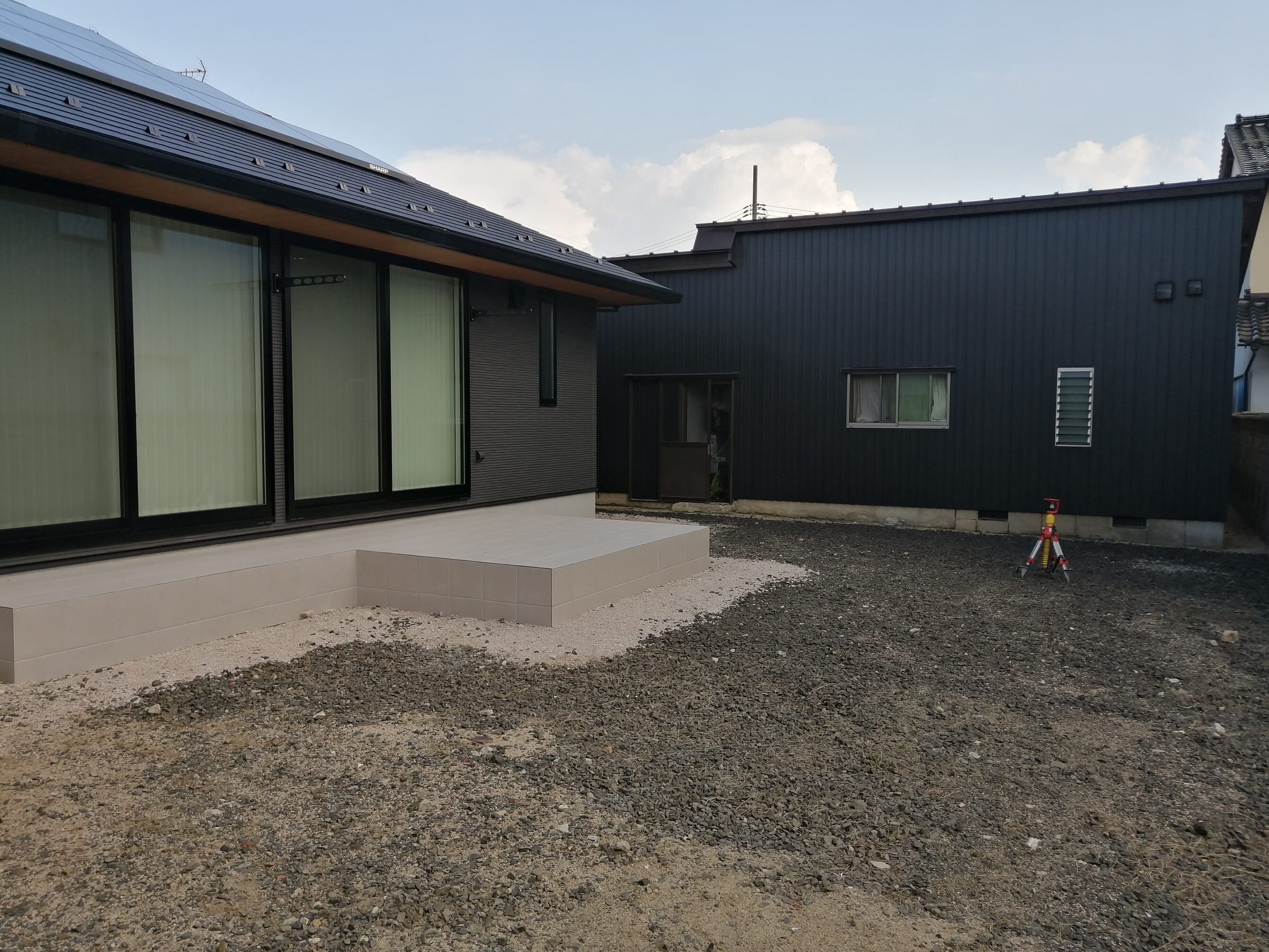 益田市 外構リフォーム 施工前の庭と駐車場の様子