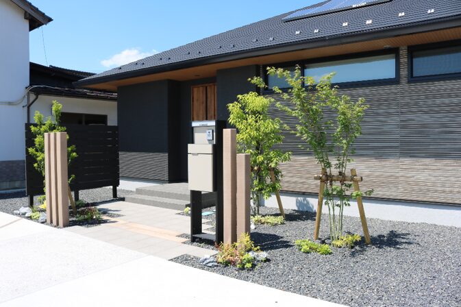 益田市 外構施工 門まわりと玄関アプローチの外構事例